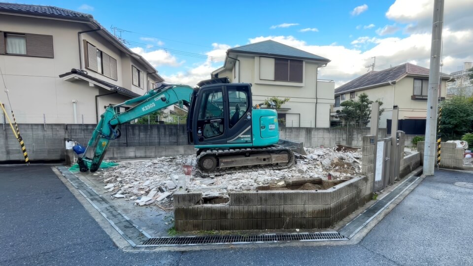豊中市東豊中町の狭小地･袋小路での解体作業風景(スマホ版)
