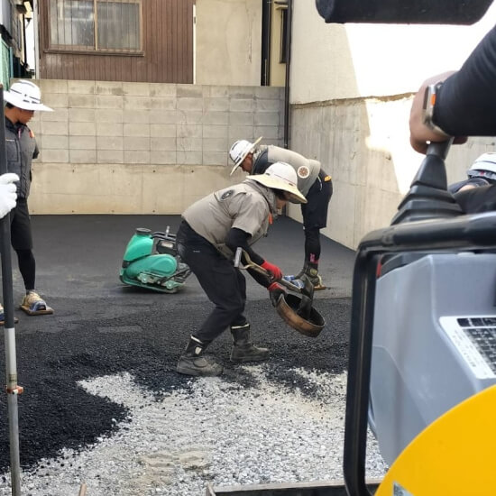 西宮市甲子園浦風町│アスファルト敷設時の風景