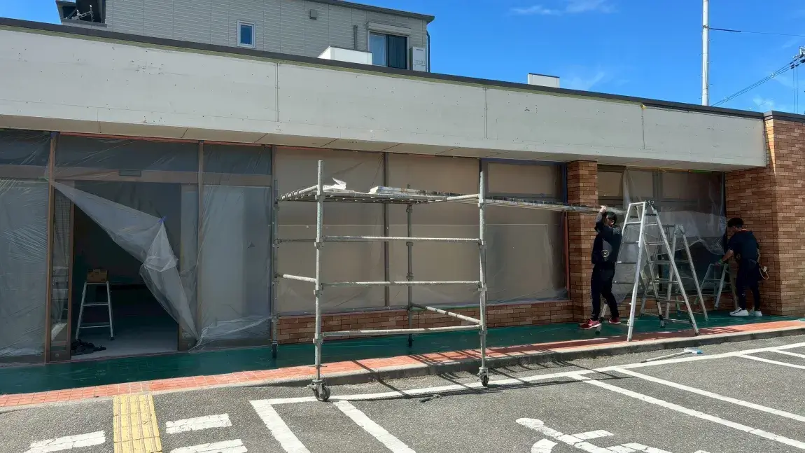 コンビニエンスストア店舗(セブンイレブン)の原状回復工事風景