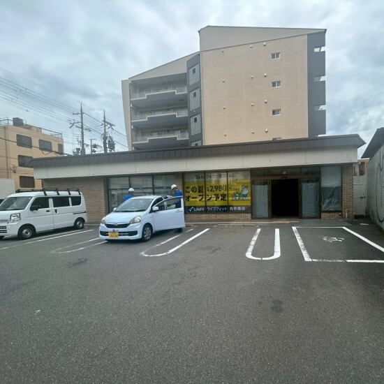 京都市右京区西京極池田町│外壁補修前の店舗外観