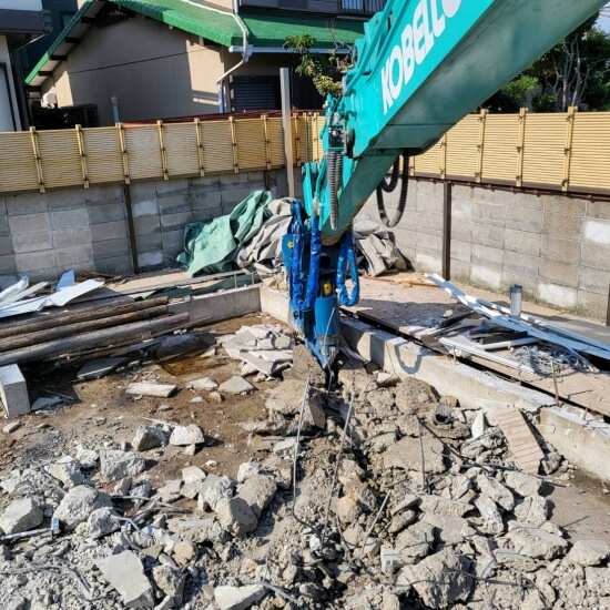 高槻市藤の里町│ベタ基礎撤去時の風景