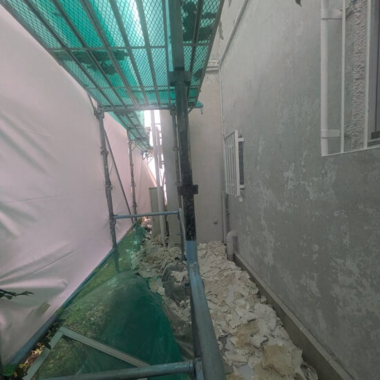高槻市日吉台三番町│外壁アスベスト除去途中の風景