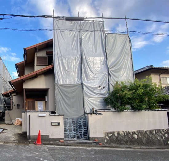 川西市鴬が丘│防音シート設置時の風景