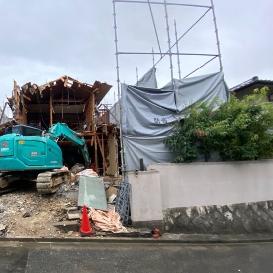 川西市鴬が丘│躯体解体開始時の風景